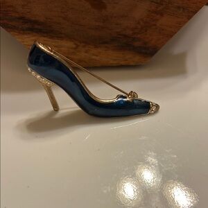 Elegant Blue Stiletto Heel Brooch